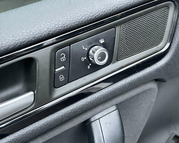 Білий Фольксваген Туарег, об'ємом двигуна 2.97 л та пробігом 130 тис. км за 21300 $, фото 52 на Automoto.ua