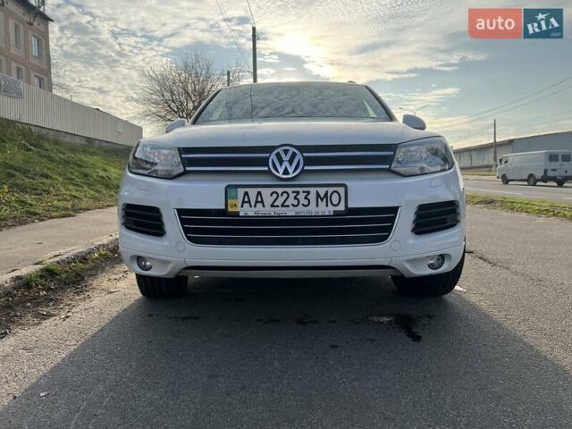 Белый Фольксваген Туарег, объемом двигателя 2.46 л и пробегом 169 тыс. км за 25555 $, фото 3 на Automoto.ua