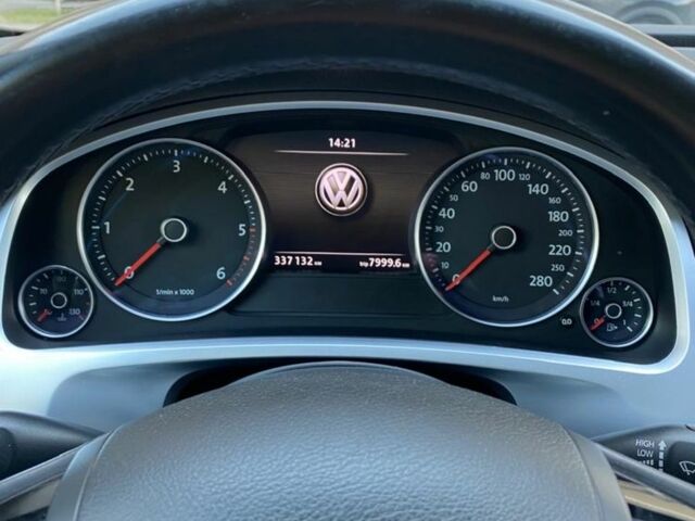 Белый Фольксваген Туарег, объемом двигателя 0 л и пробегом 320 тыс. км за 16500 $, фото 1 на Automoto.ua