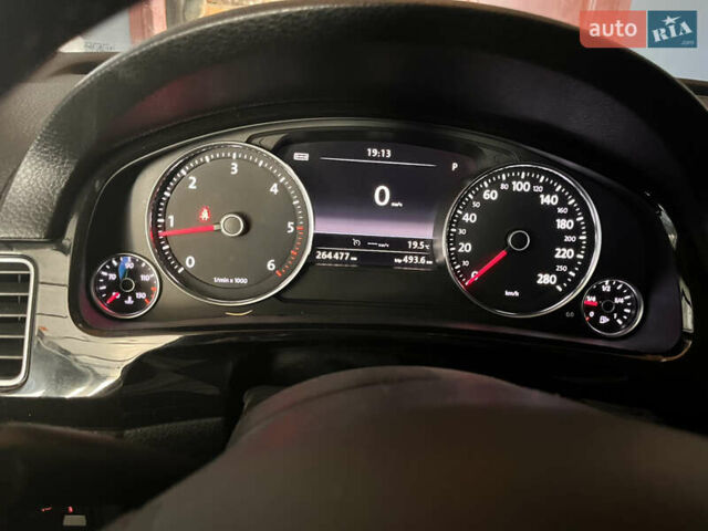Білий Фольксваген Туарег, об'ємом двигуна 2.97 л та пробігом 264 тис. км за 19000 $, фото 5 на Automoto.ua