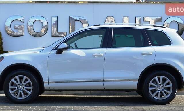 Белый Фольксваген Туарег, объемом двигателя 2.97 л и пробегом 272 тыс. км за 17500 $, фото 6 на Automoto.ua