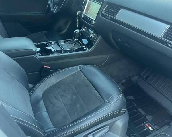 Белый Фольксваген Туарег, объемом двигателя 2.97 л и пробегом 195 тыс. км за 20500 $, фото 7 на Automoto.ua