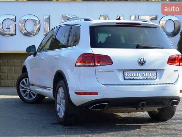 Белый Фольксваген Туарег, объемом двигателя 2.97 л и пробегом 272 тыс. км за 17500 $, фото 9 на Automoto.ua
