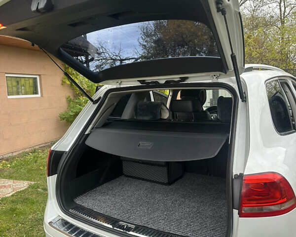 Белый Фольксваген Туарег, объемом двигателя 2.97 л и пробегом 247 тыс. км за 20999 $, фото 3 на Automoto.ua