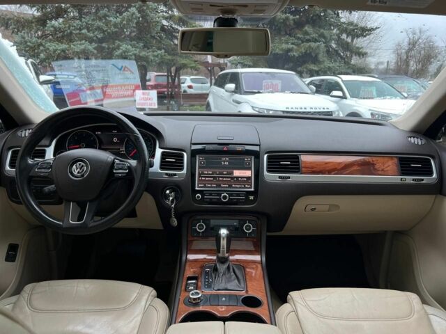 Белый Фольксваген Туарег, объемом двигателя 3 л и пробегом 228 тыс. км за 17500 $, фото 9 на Automoto.ua