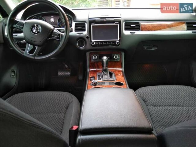 Білий Фольксваген Туарег, об'ємом двигуна 2.97 л та пробігом 183 тис. км за 17900 $, фото 9 на Automoto.ua