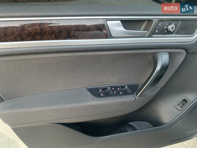 Белый Фольксваген Туарег, объемом двигателя 3 л и пробегом 330 тыс. км за 22000 $, фото 14 на Automoto.ua