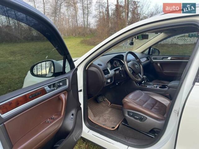 Білий Фольксваген Туарег, об'ємом двигуна 3.6 л та пробігом 272 тис. км за 17500 $, фото 5 на Automoto.ua