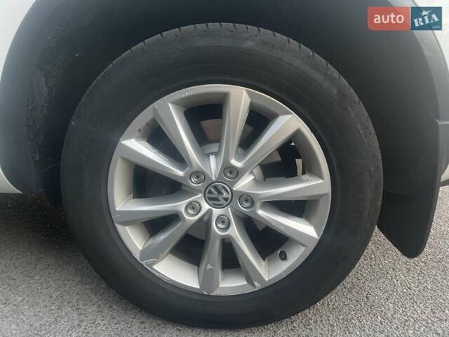 Белый Фольксваген Туарег, объемом двигателя 2.97 л и пробегом 244 тыс. км за 17000 $, фото 10 на Automoto.ua