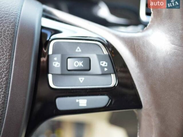 Белый Фольксваген Туарег, объемом двигателя 2.97 л и пробегом 272 тыс. км за 17500 $, фото 22 на Automoto.ua