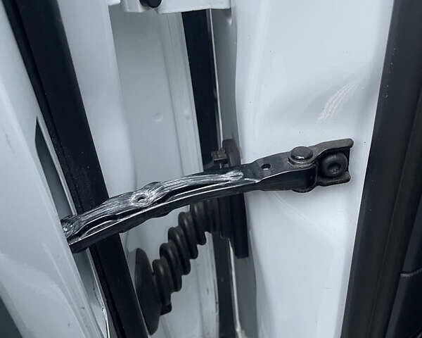 Білий Фольксваген Туарег, об'ємом двигуна 2.97 л та пробігом 130 тис. км за 21300 $, фото 29 на Automoto.ua