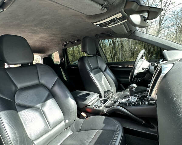 Белый Фольксваген Туарег, объемом двигателя 3 л и пробегом 148 тыс. км за 13000 $, фото 31 на Automoto.ua