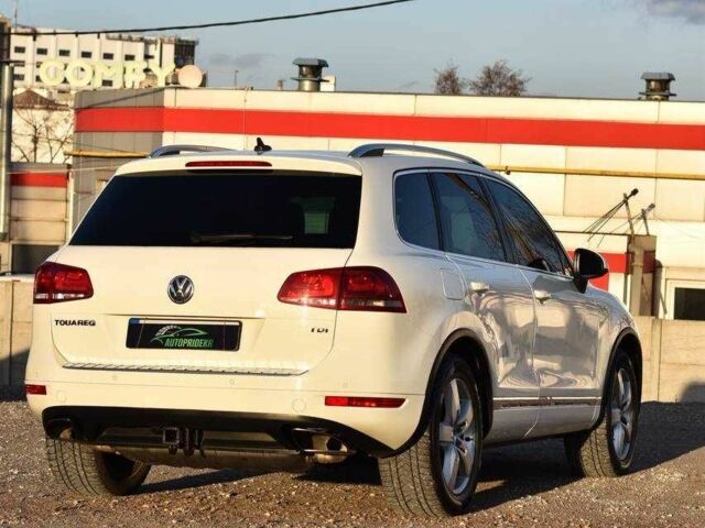 Белый Фольксваген Туарег, объемом двигателя 3 л и пробегом 227 тыс. км за 17850 $, фото 1 на Automoto.ua
