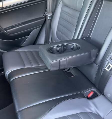 Белый Фольксваген Туарег, объемом двигателя 4.13 л и пробегом 128 тыс. км за 29000 $, фото 21 на Automoto.ua