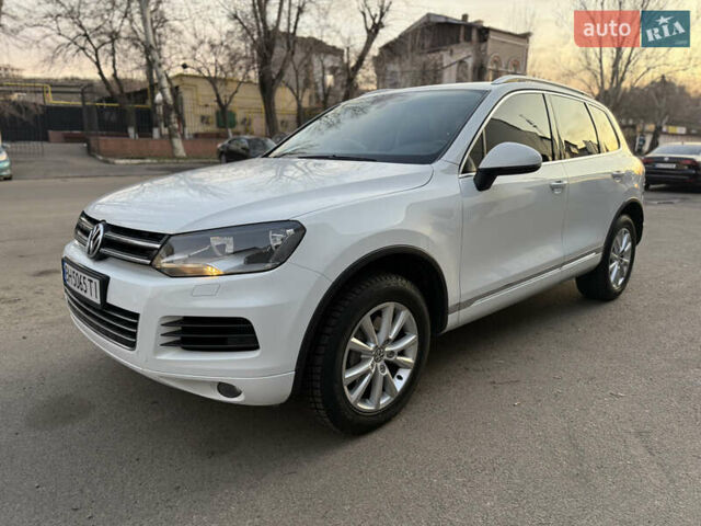Білий Фольксваген Туарег, об'ємом двигуна 2.97 л та пробігом 231 тис. км за 17999 $, фото 1 на Automoto.ua