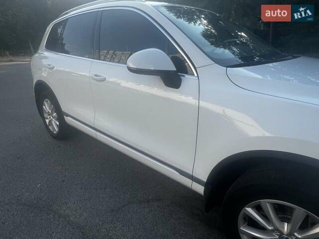 Белый Фольксваген Туарег, объемом двигателя 2.97 л и пробегом 244 тыс. км за 17000 $, фото 4 на Automoto.ua