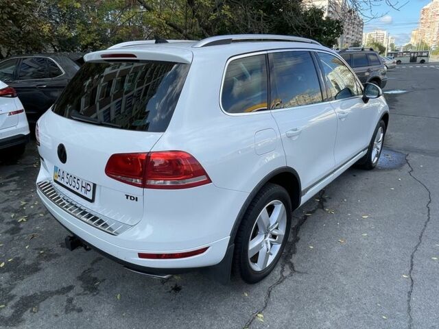 Белый Фольксваген Туарег, объемом двигателя 3 л и пробегом 152 тыс. км за 19500 $, фото 3 на Automoto.ua