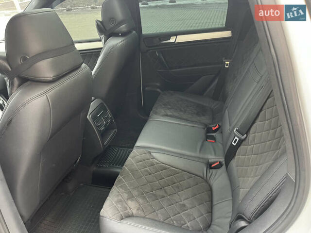 Білий Фольксваген Туарег, об'ємом двигуна 2.97 л та пробігом 307 тис. км за 18200 $, фото 7 на Automoto.ua