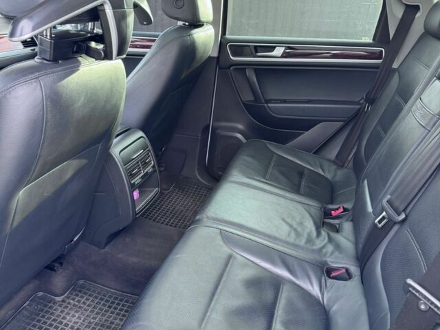 Белый Фольксваген Туарег, объемом двигателя 3 л и пробегом 247 тыс. км за 20000 $, фото 5 на Automoto.ua