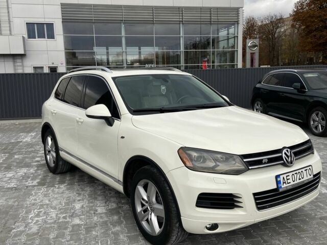 Белый Фольксваген Туарег, объемом двигателя 3 л и пробегом 225 тыс. км за 17900 $, фото 2 на Automoto.ua