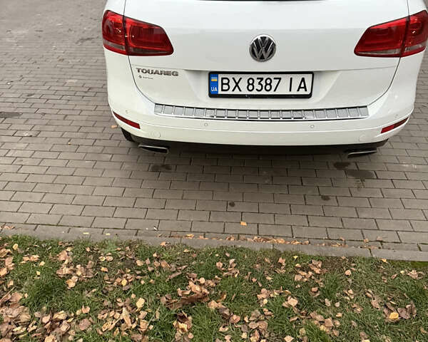 Белый Фольксваген Туарег, объемом двигателя 2.97 л и пробегом 246 тыс. км за 20800 $, фото 6 на Automoto.ua