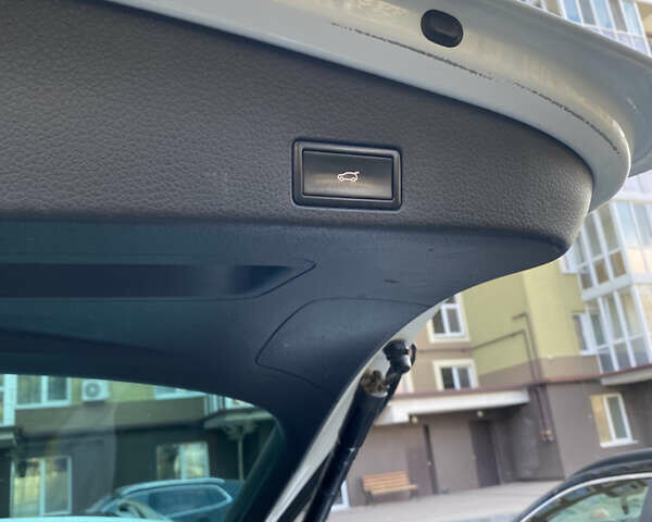 Белый Фольксваген Туарег, объемом двигателя 2.97 л и пробегом 337 тыс. км за 17900 $, фото 26 на Automoto.ua