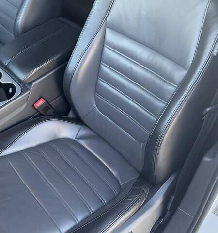 Белый Фольксваген Туарег, объемом двигателя 4.13 л и пробегом 128 тыс. км за 29000 $, фото 15 на Automoto.ua