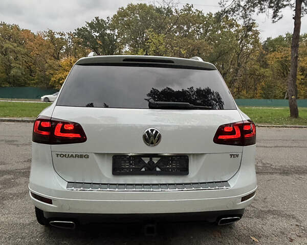 Белый Фольксваген Туарег, объемом двигателя 2.97 л и пробегом 237 тыс. км за 16900 $, фото 12 на Automoto.ua