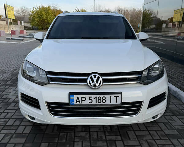 Білий Фольксваген Туарег, об'ємом двигуна 2.97 л та пробігом 265 тис. км за 17500 $, фото 3 на Automoto.ua