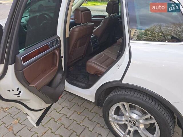 Белый Фольксваген Туарег, объемом двигателя 2.97 л и пробегом 290 тыс. км за 17500 $, фото 12 на Automoto.ua