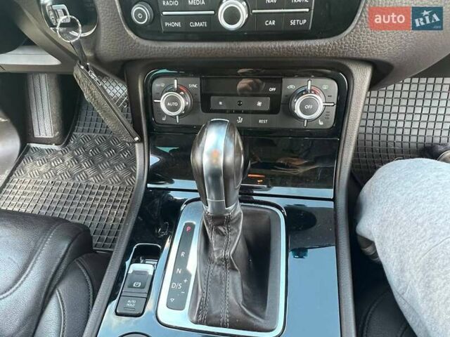 Білий Фольксваген Туарег, об'ємом двигуна 2.97 л та пробігом 337 тис. км за 18500 $, фото 8 на Automoto.ua