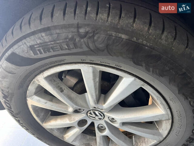 Білий Фольксваген Туарег, об'ємом двигуна 2.97 л та пробігом 264 тис. км за 19000 $, фото 9 на Automoto.ua