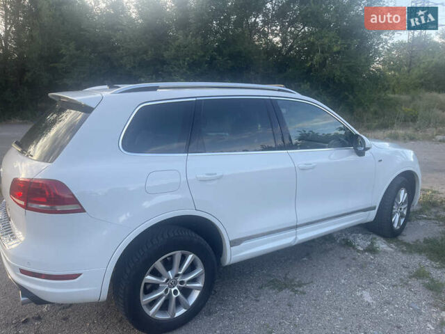 Белый Фольксваген Туарег, объемом двигателя 2.97 л и пробегом 242 тыс. км за 19999 $, фото 7 на Automoto.ua