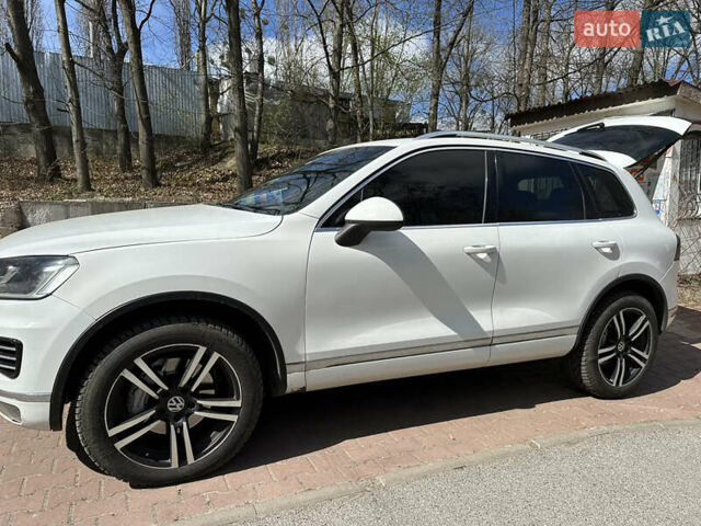 Белый Фольксваген Туарег, объемом двигателя 3 л и пробегом 148 тыс. км за 13000 $, фото 32 на Automoto.ua
