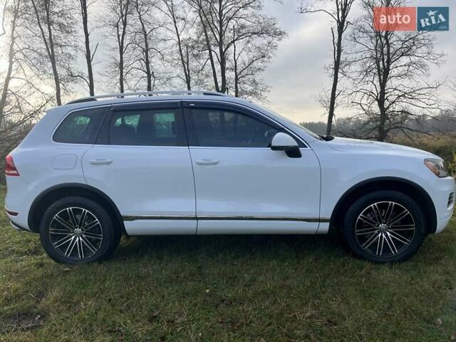 Білий Фольксваген Туарег, об'ємом двигуна 3.6 л та пробігом 272 тис. км за 17500 $, фото 1 на Automoto.ua