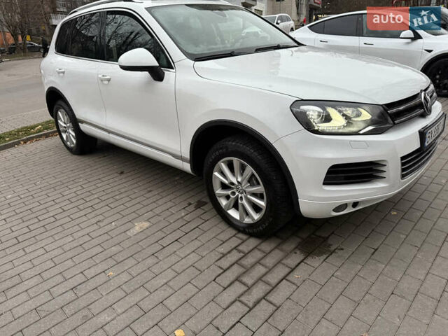 Белый Фольксваген Туарег, объемом двигателя 2.97 л и пробегом 246 тыс. км за 20800 $, фото 3 на Automoto.ua