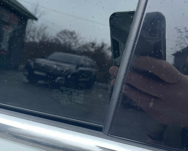 Білий Фольксваген Туарег, об'ємом двигуна 2.97 л та пробігом 130 тис. км за 21300 $, фото 22 на Automoto.ua