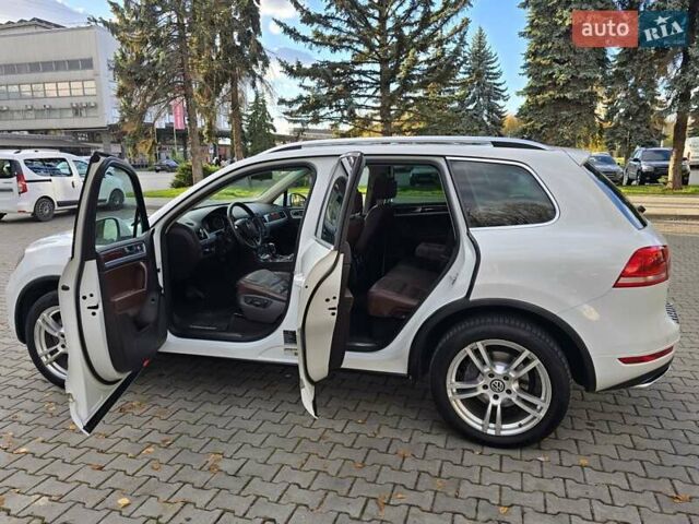 Белый Фольксваген Туарег, объемом двигателя 2.97 л и пробегом 290 тыс. км за 17500 $, фото 11 на Automoto.ua