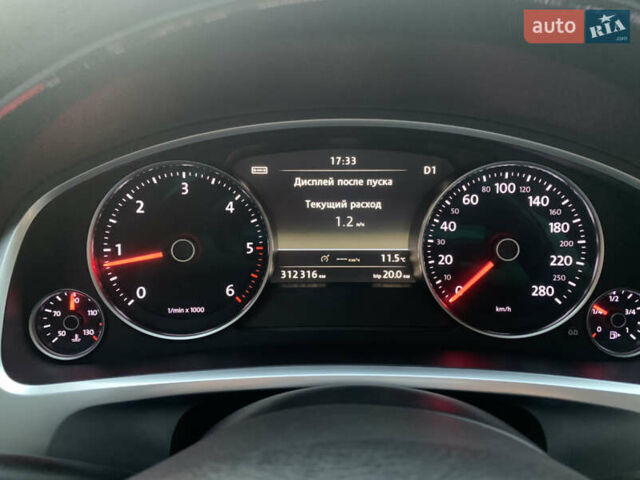 Белый Фольксваген Туарег, объемом двигателя 3 л и пробегом 330 тыс. км за 22000 $, фото 16 на Automoto.ua