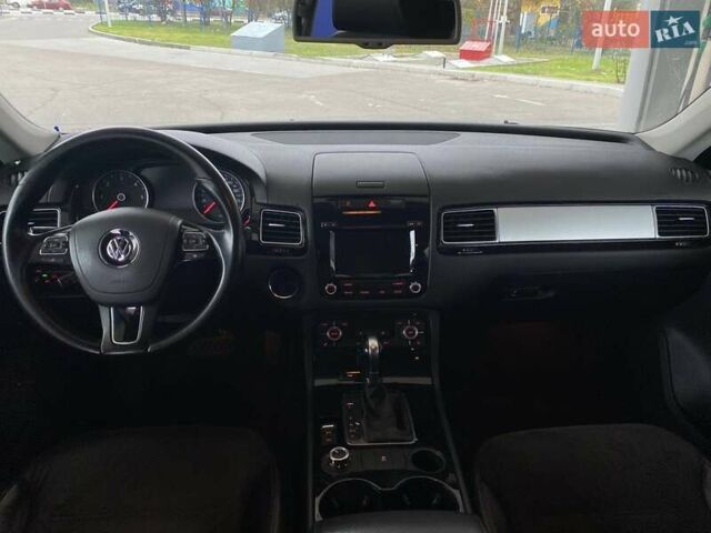 Белый Фольксваген Туарег, объемом двигателя 2.97 л и пробегом 209 тыс. км за 18000 $, фото 18 на Automoto.ua