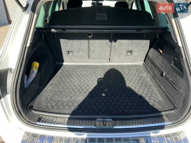 Білий Фольксваген Туарег, об'ємом двигуна 2.97 л та пробігом 248 тис. км за 20500 $, фото 15 на Automoto.ua