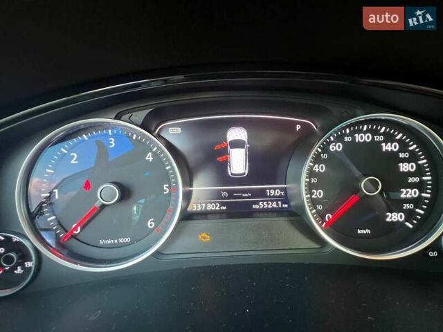 Білий Фольксваген Туарег, об'ємом двигуна 2.97 л та пробігом 337 тис. км за 18500 $, фото 4 на Automoto.ua