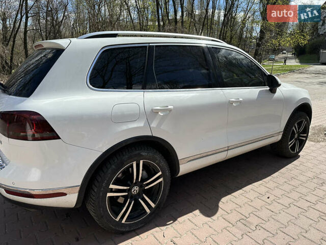 Белый Фольксваген Туарег, объемом двигателя 3 л и пробегом 148 тыс. км за 13000 $, фото 23 на Automoto.ua