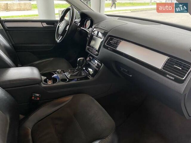 Белый Фольксваген Туарег, объемом двигателя 2.97 л и пробегом 209 тыс. км за 18000 $, фото 17 на Automoto.ua