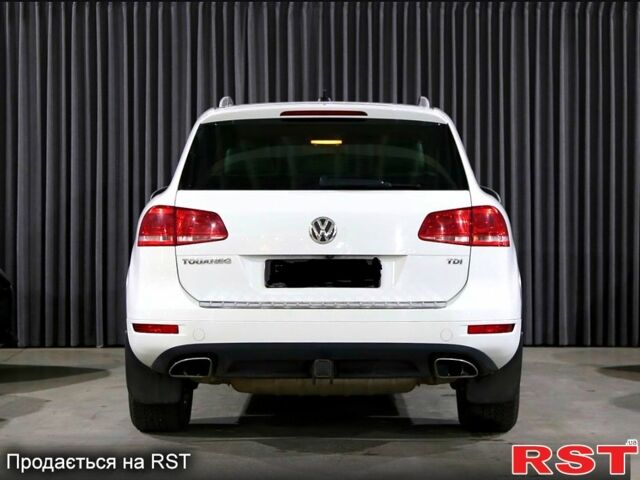 Белый Фольксваген Туарег, объемом двигателя 3 л и пробегом 280 тыс. км за 17000 $, фото 3 на Automoto.ua