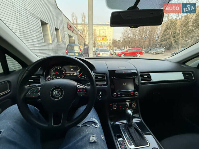 Білий Фольксваген Туарег, об'ємом двигуна 2.97 л та пробігом 231 тис. км за 17999 $, фото 25 на Automoto.ua