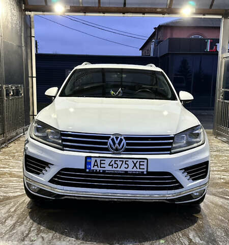 Белый Фольксваген Туарег, объемом двигателя 3 л и пробегом 148 тыс. км за 13000 $, фото 2 на Automoto.ua