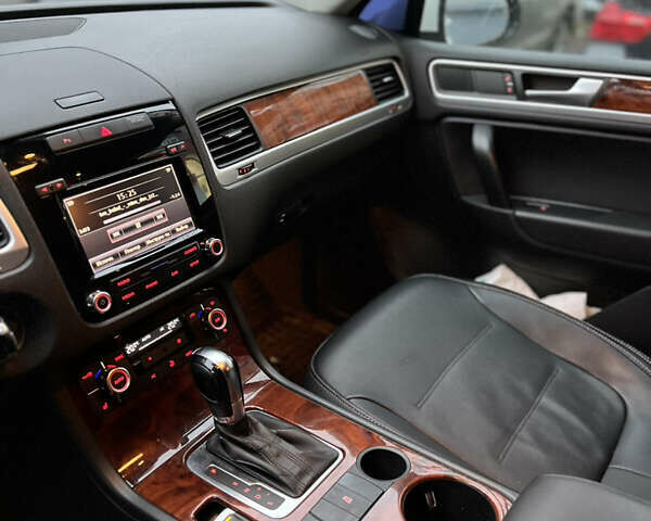 Белый Фольксваген Туарег, объемом двигателя 3 л и пробегом 215 тыс. км за 16700 $, фото 7 на Automoto.ua