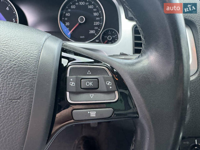 Белый Фольксваген Туарег, объемом двигателя 2.97 л и пробегом 209 тыс. км за 20500 $, фото 20 на Automoto.ua