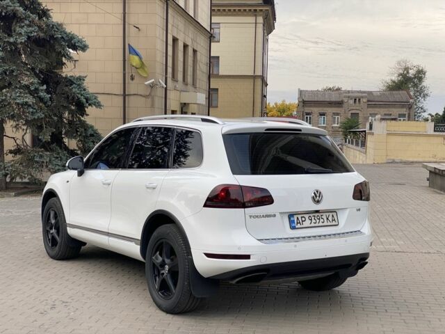 Білий Фольксваген Туарег, об'ємом двигуна 3 л та пробігом 235 тис. км за 14800 $, фото 6 на Automoto.ua